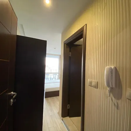 아파트 Paradiso B 208 Private Sea View 네세부르
