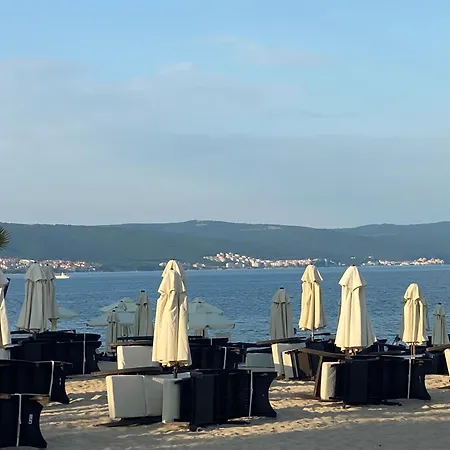 아파트 Paradiso B 208 Private Sea View 네세부르