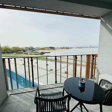 아파트 Paradiso B 208 Private Sea View *